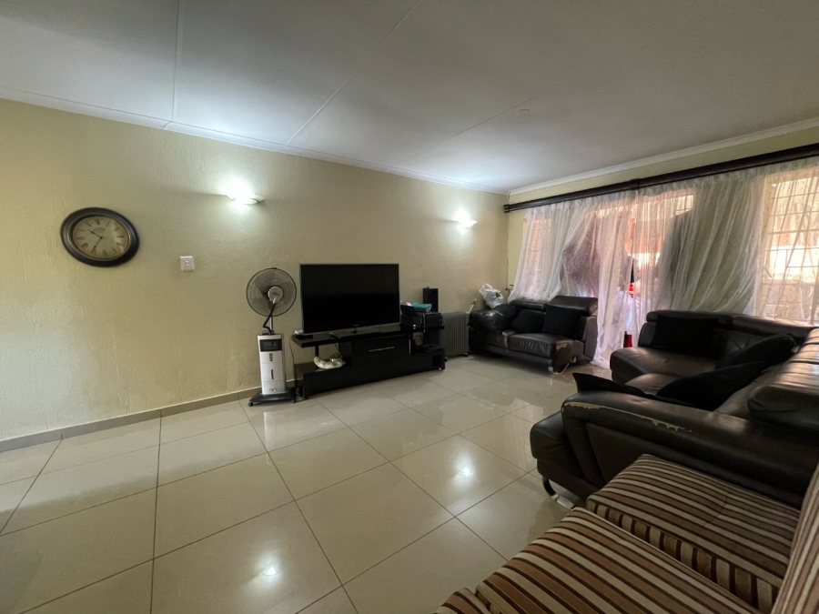 3 Bedroom Property for Sale in Faerie Glen Gauteng