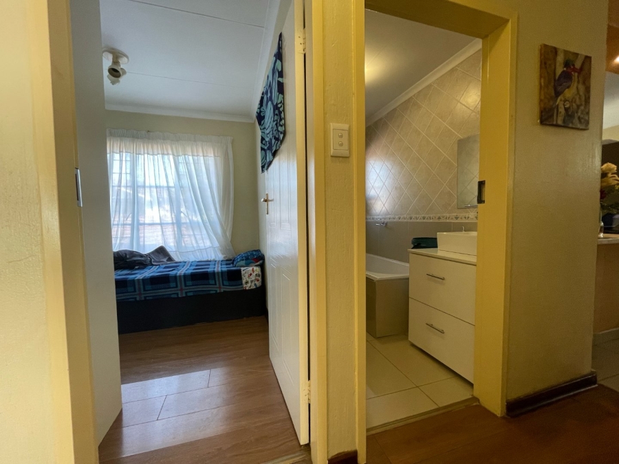 3 Bedroom Property for Sale in Faerie Glen Gauteng
