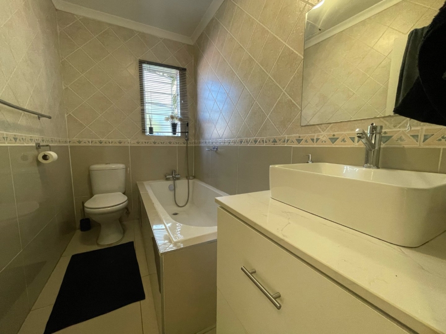 3 Bedroom Property for Sale in Faerie Glen Gauteng