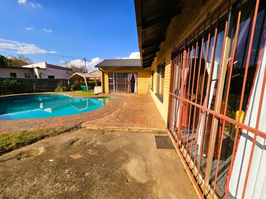 3 Bedroom Property for Sale in Dunnottar Gauteng