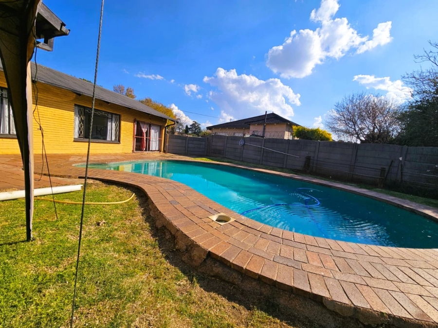3 Bedroom Property for Sale in Dunnottar Gauteng