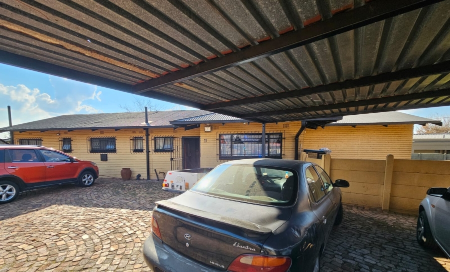 3 Bedroom Property for Sale in Dunnottar Gauteng