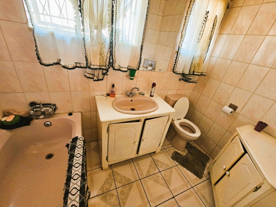 3 Bedroom Property for Sale in Dunnottar Gauteng