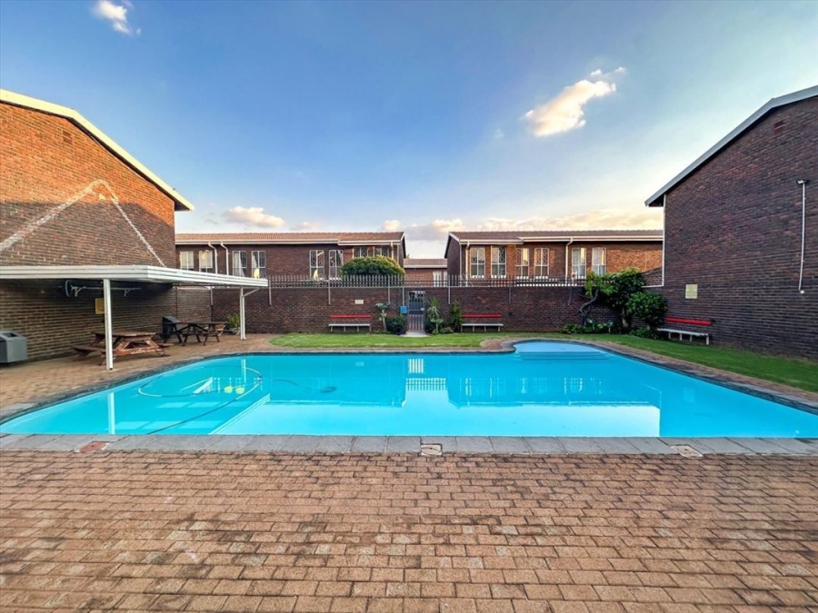 2 Bedroom Property for Sale in Dayanglen Gauteng