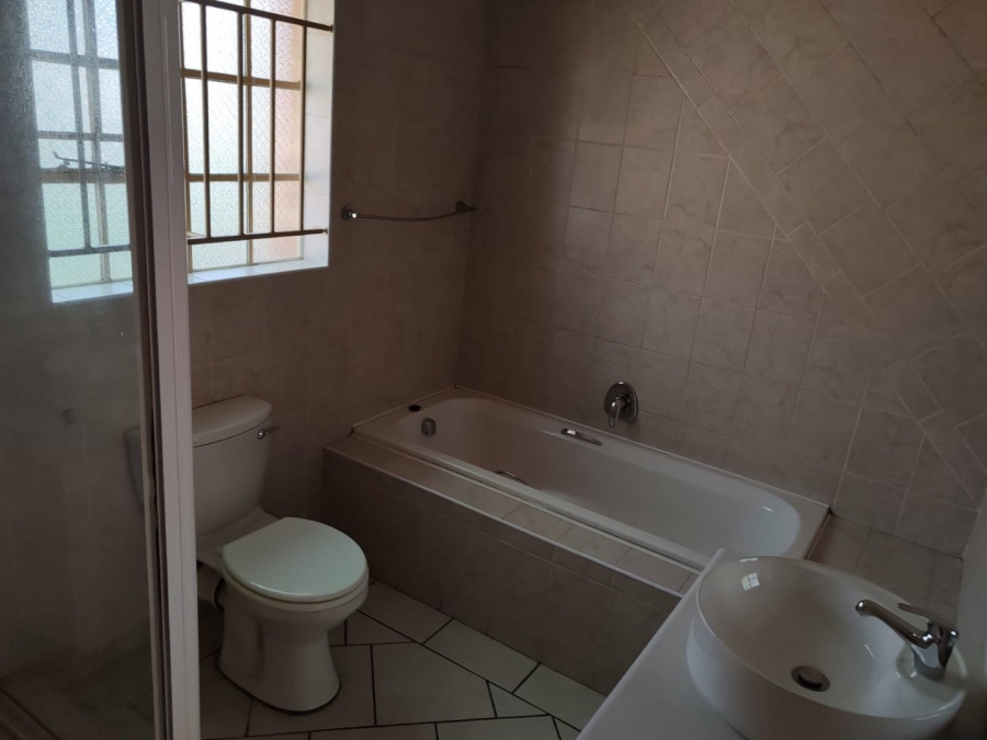 To Let 3 Bedroom Property for Rent in Beyers Park Gauteng