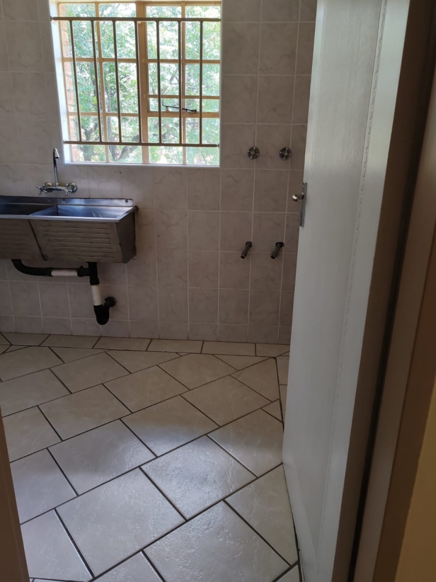 To Let 3 Bedroom Property for Rent in Beyers Park Gauteng