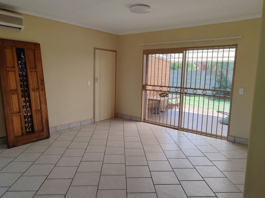 To Let 3 Bedroom Property for Rent in Beyers Park Gauteng