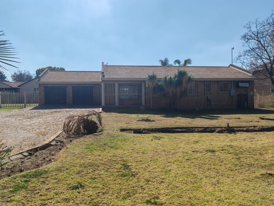 To Let 3 Bedroom Property for Rent in Beyers Park Gauteng