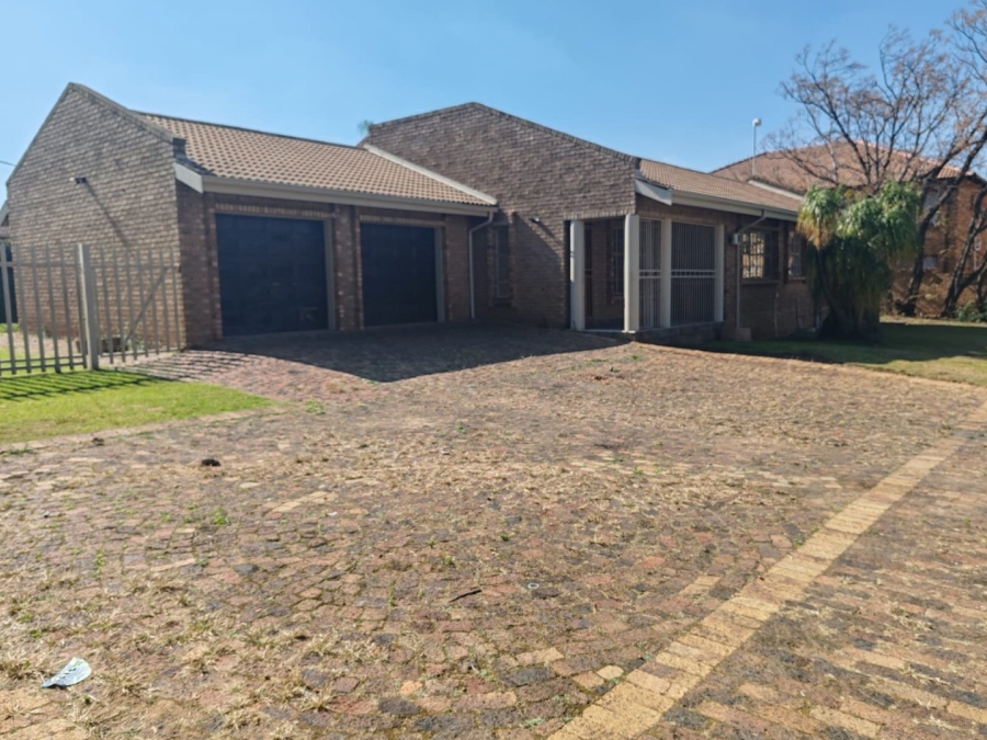 To Let 3 Bedroom Property for Rent in Beyers Park Gauteng