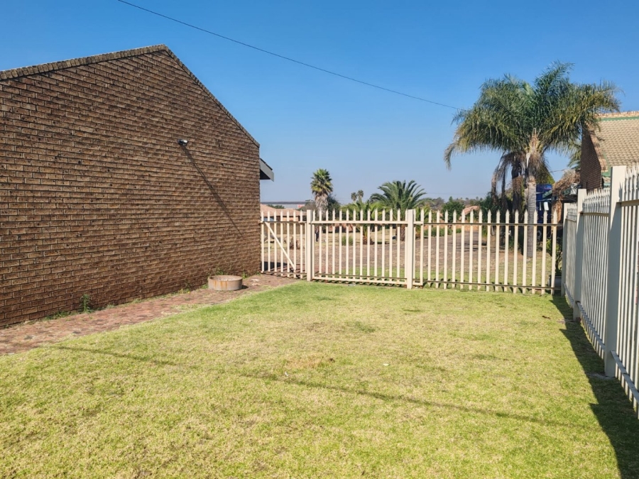 To Let 3 Bedroom Property for Rent in Beyers Park Gauteng