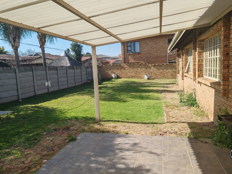 To Let 3 Bedroom Property for Rent in Beyers Park Gauteng