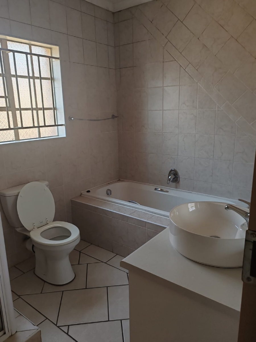 To Let 3 Bedroom Property for Rent in Beyers Park Gauteng