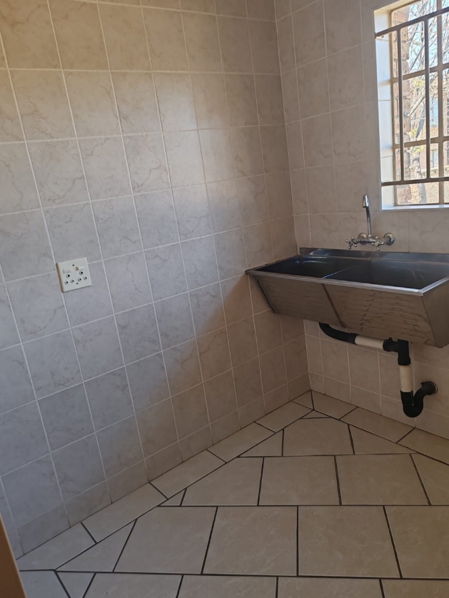 To Let 3 Bedroom Property for Rent in Beyers Park Gauteng