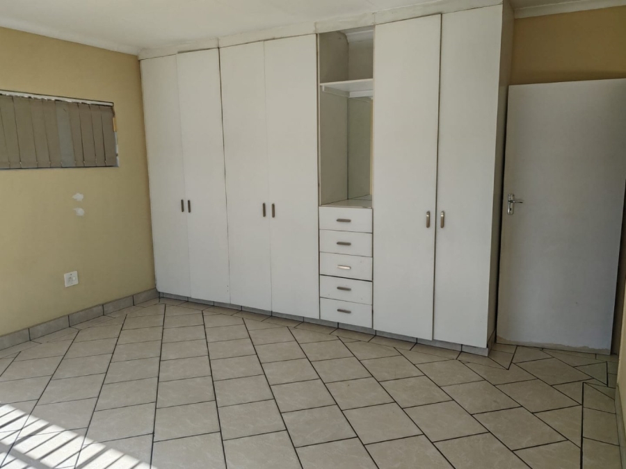 To Let 3 Bedroom Property for Rent in Beyers Park Gauteng