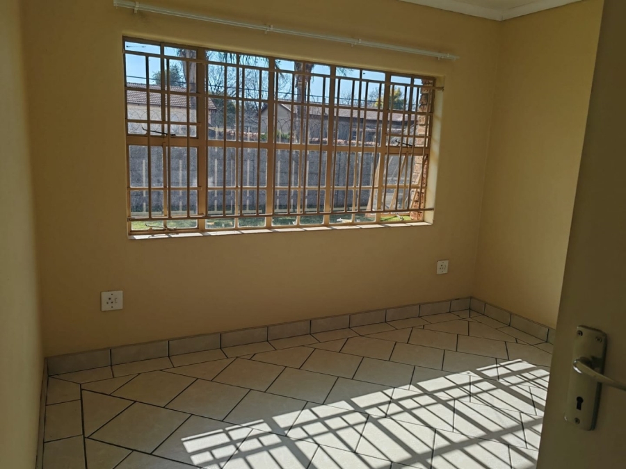 To Let 3 Bedroom Property for Rent in Beyers Park Gauteng