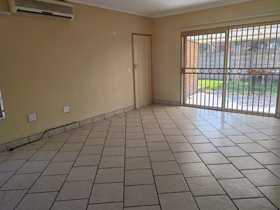 To Let 3 Bedroom Property for Rent in Beyers Park Gauteng