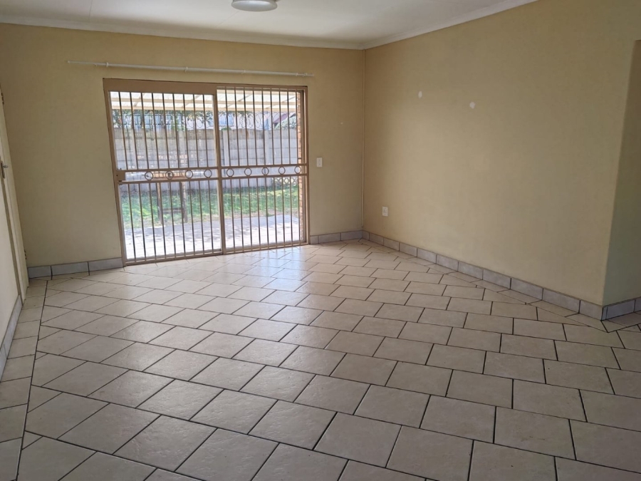 To Let 3 Bedroom Property for Rent in Beyers Park Gauteng