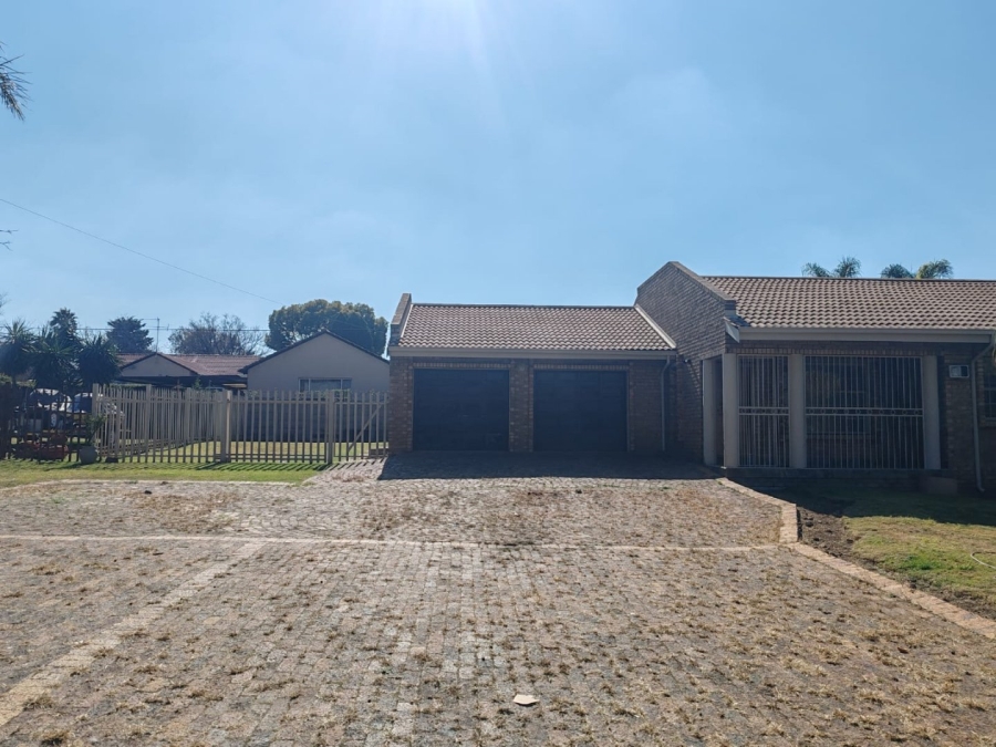 To Let 3 Bedroom Property for Rent in Beyers Park Gauteng