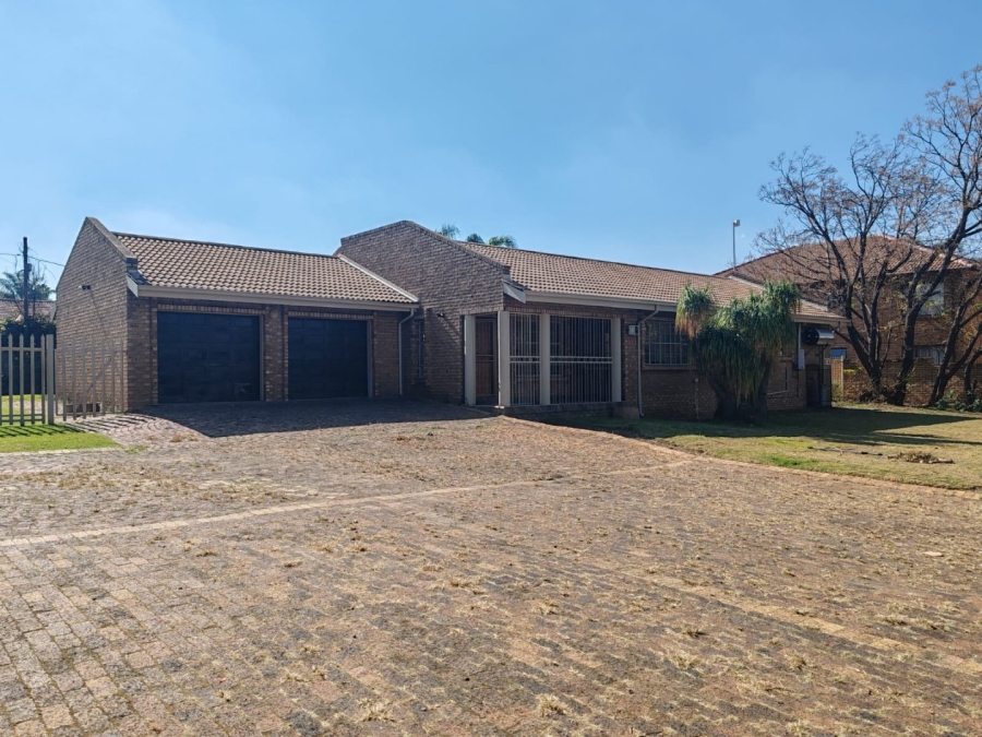 To Let 3 Bedroom Property for Rent in Beyers Park Gauteng