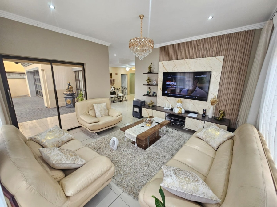 To Let 4 Bedroom Property for Rent in Monavoni Gauteng