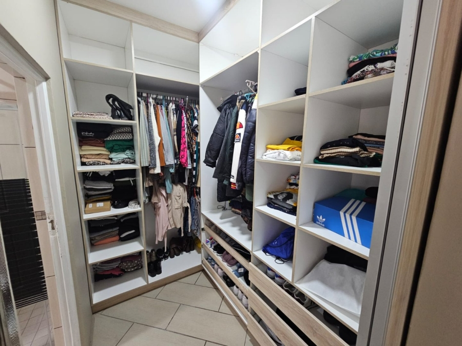 To Let 4 Bedroom Property for Rent in Monavoni Gauteng