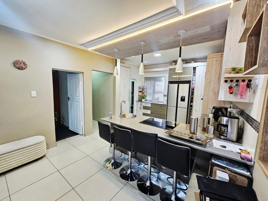 To Let 4 Bedroom Property for Rent in Monavoni Gauteng