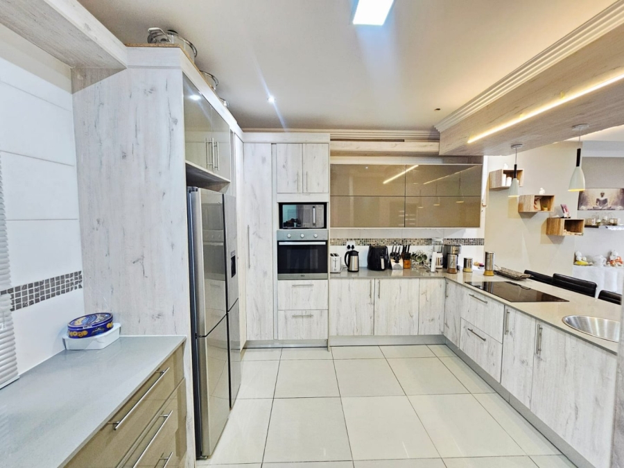 To Let 4 Bedroom Property for Rent in Monavoni Gauteng