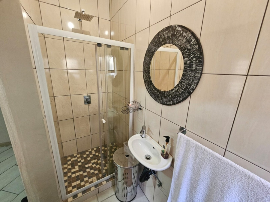 To Let 4 Bedroom Property for Rent in Monavoni Gauteng