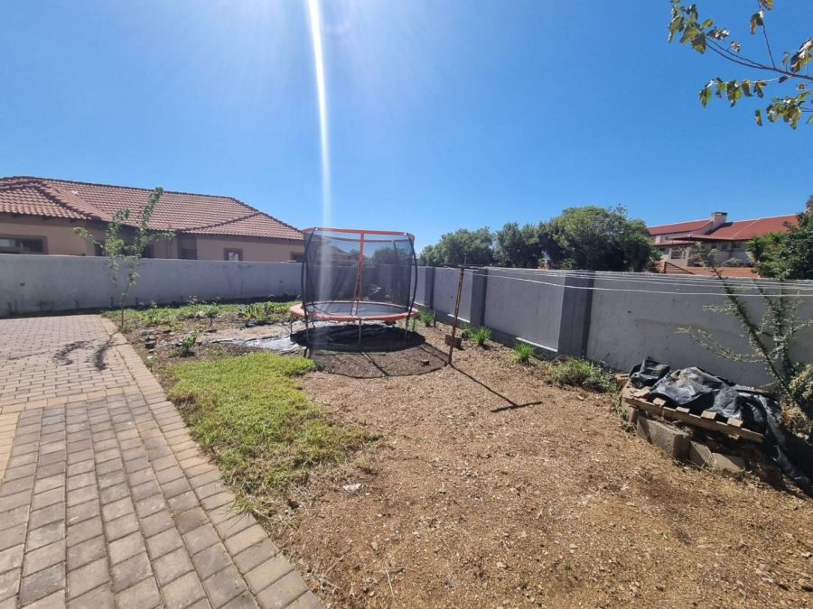 To Let 4 Bedroom Property for Rent in Savannah Country Estate Gauteng