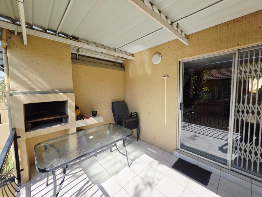 2 Bedroom Property for Sale in La Montagne Gauteng