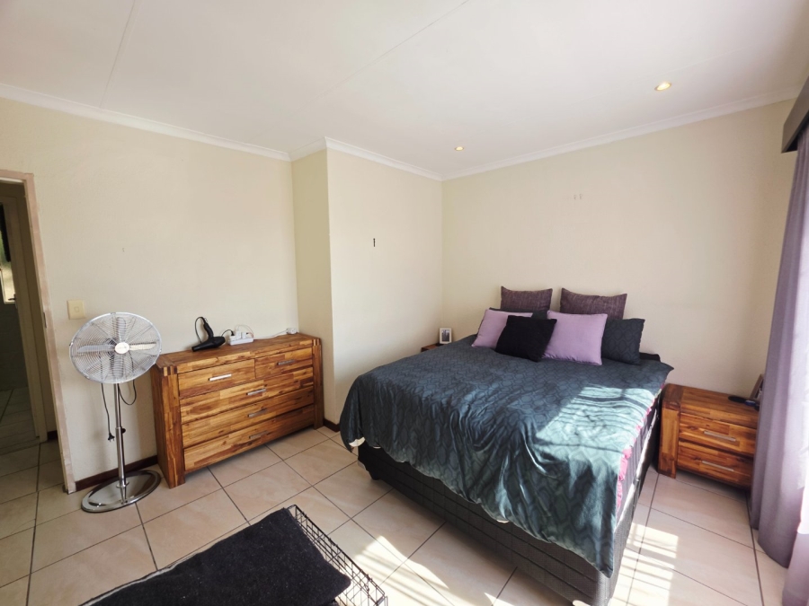 2 Bedroom Property for Sale in La Montagne Gauteng