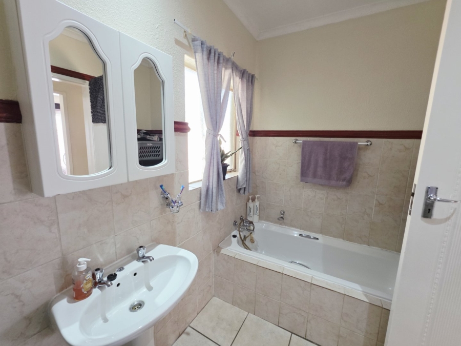 2 Bedroom Property for Sale in La Montagne Gauteng