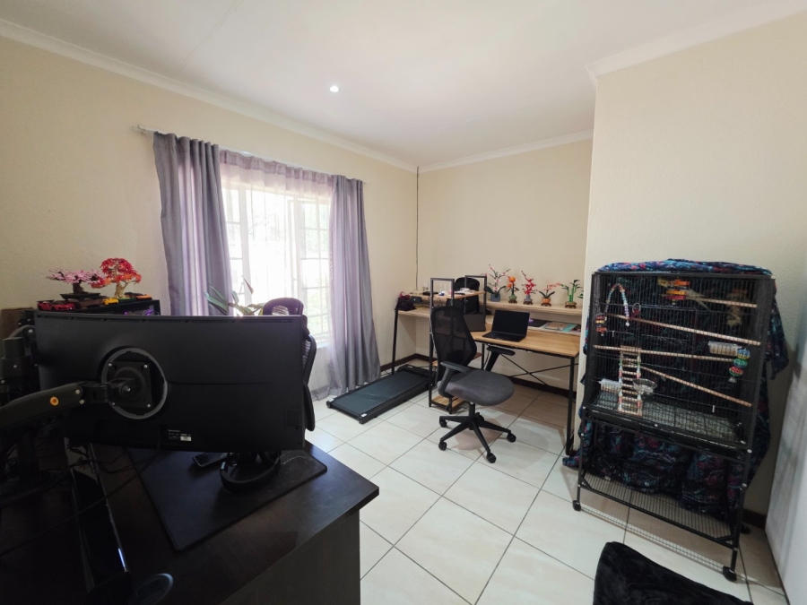 2 Bedroom Property for Sale in La Montagne Gauteng