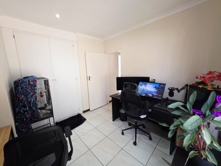 2 Bedroom Property for Sale in La Montagne Gauteng