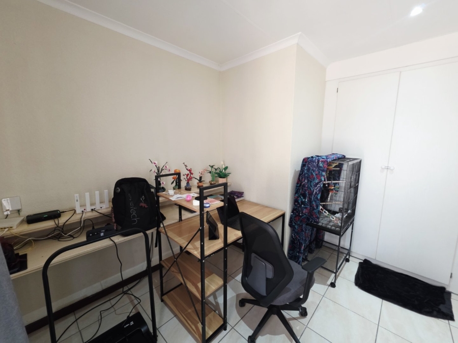 2 Bedroom Property for Sale in La Montagne Gauteng