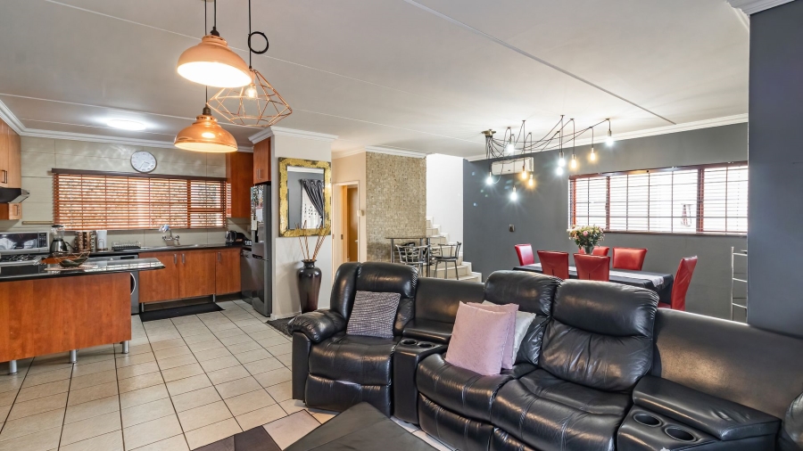 3 Bedroom Property for Sale in Bassonia Gauteng