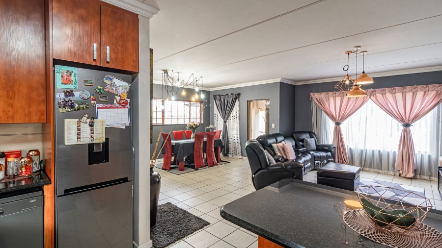 3 Bedroom Property for Sale in Bassonia Gauteng