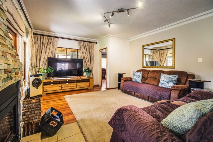 5 Bedroom Property for Sale in Glen Erasmia Gauteng