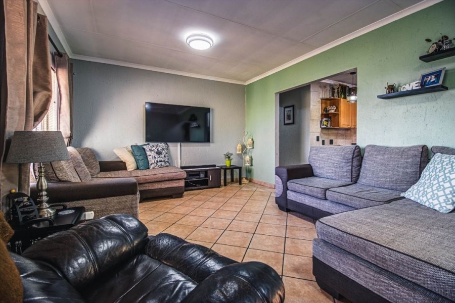 3 Bedroom Property for Sale in Glen Marais Gauteng