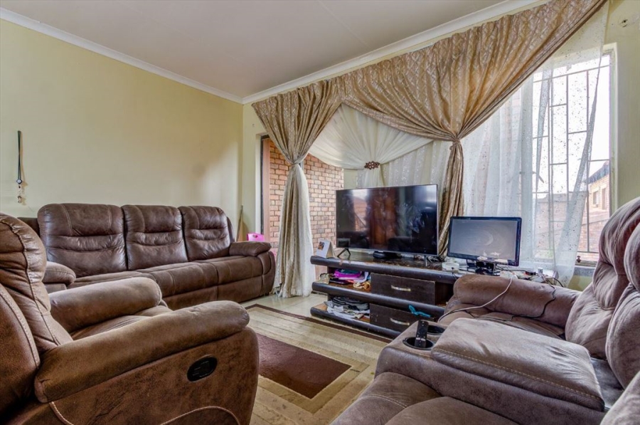 2 Bedroom Property for Sale in Edleen Gauteng