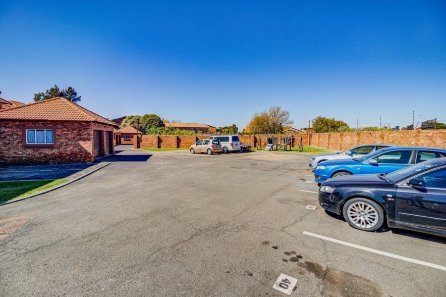 2 Bedroom Property for Sale in Edleen Gauteng