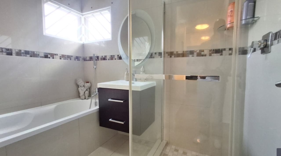 3 Bedroom Property for Sale in Wannenburghoogte Gauteng