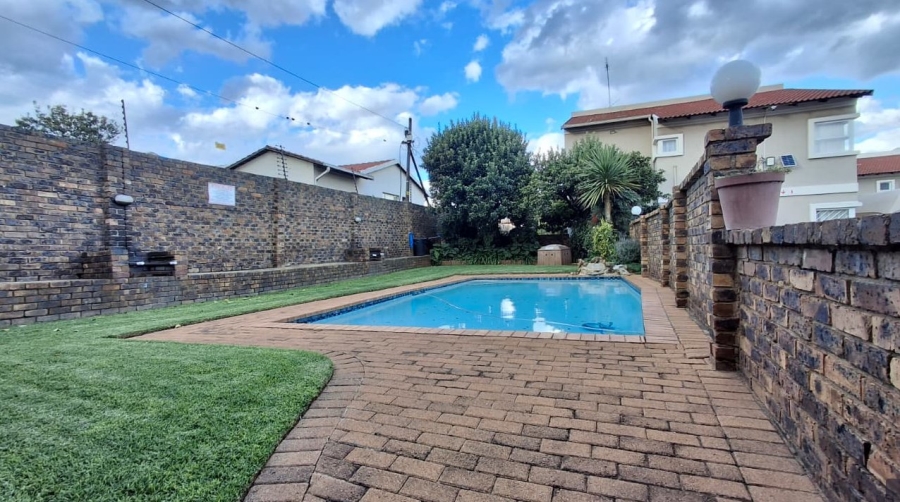 3 Bedroom Property for Sale in Wannenburghoogte Gauteng