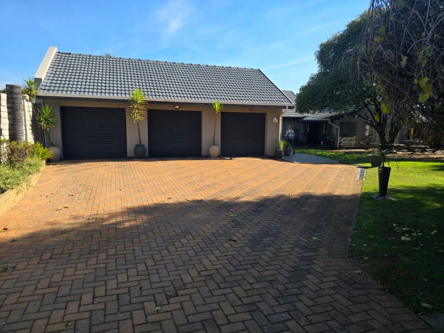 6 Bedroom Property for Sale in Witfield Gauteng