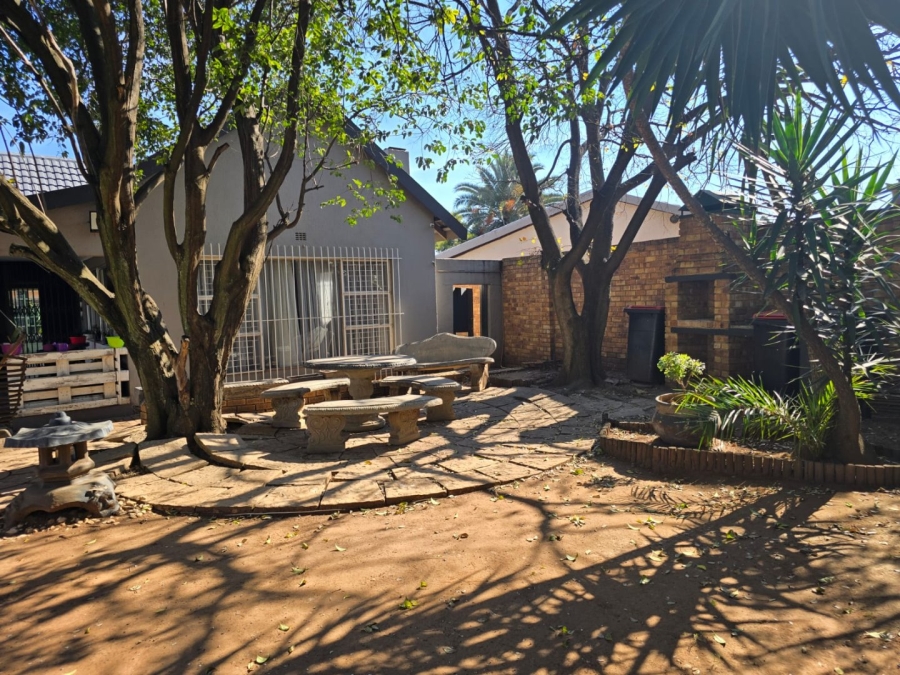 6 Bedroom Property for Sale in Witfield Gauteng