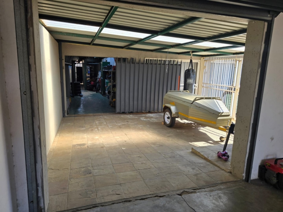 6 Bedroom Property for Sale in Witfield Gauteng