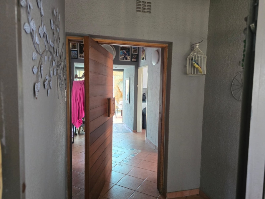 6 Bedroom Property for Sale in Witfield Gauteng