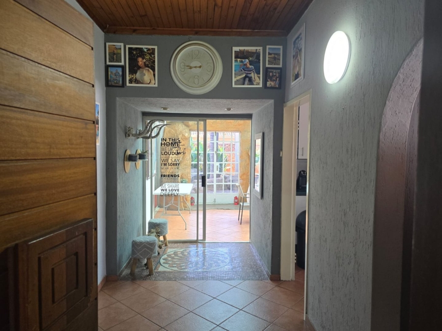 6 Bedroom Property for Sale in Witfield Gauteng