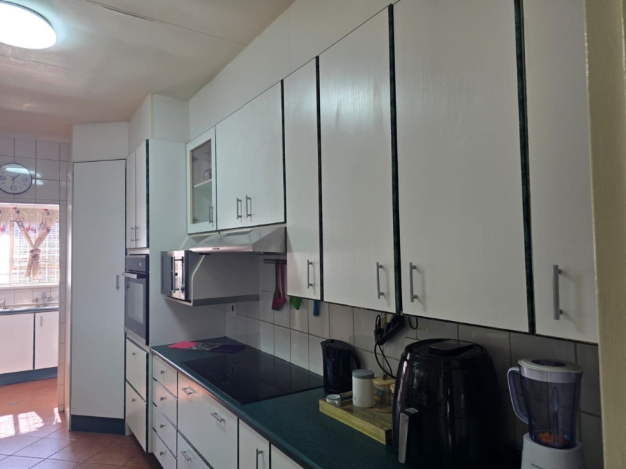 6 Bedroom Property for Sale in Witfield Gauteng