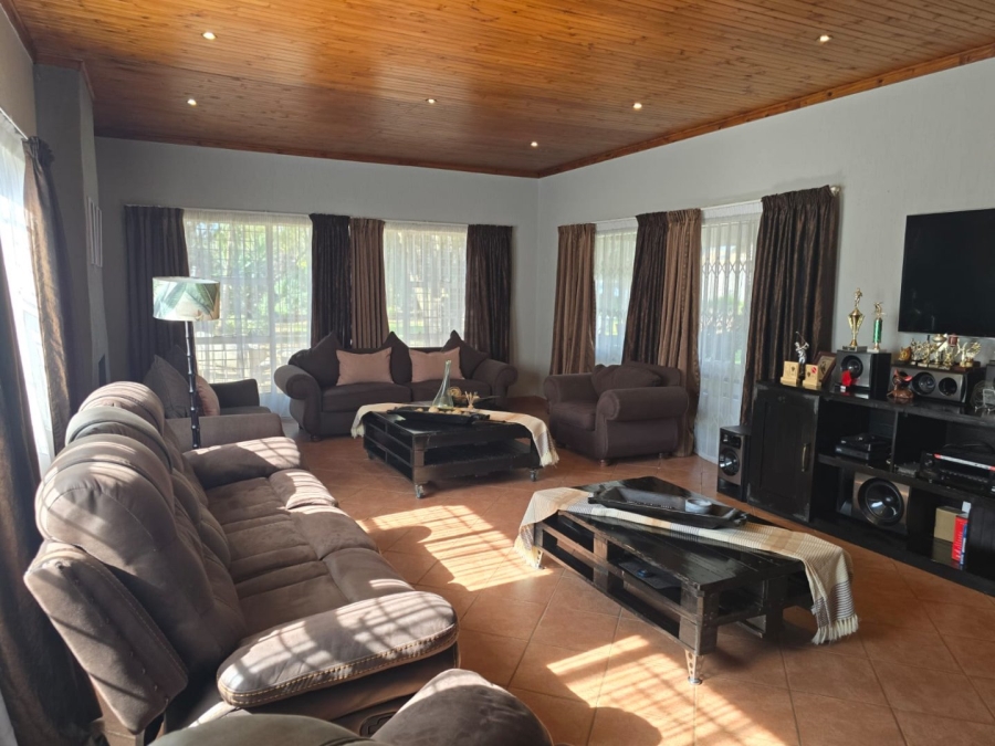 6 Bedroom Property for Sale in Witfield Gauteng